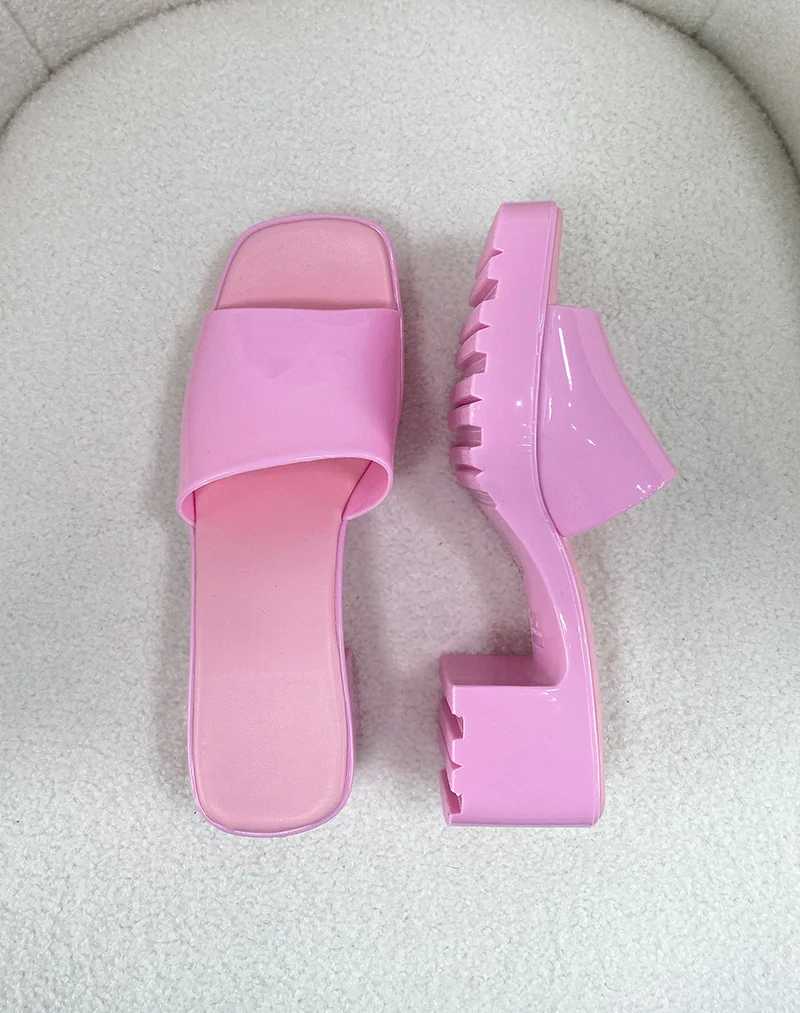 Mules roses bonbon vernis à petit talon carré